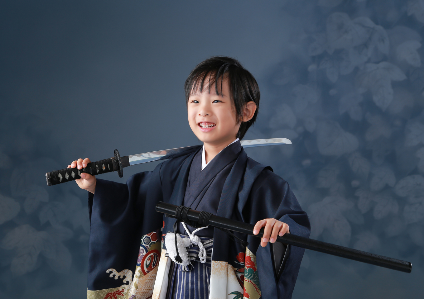 七五三　和装　着物　男の子　五歳　刀　かっこいい　上越　フォトスタジオ　写真館　アニーズスタジオ