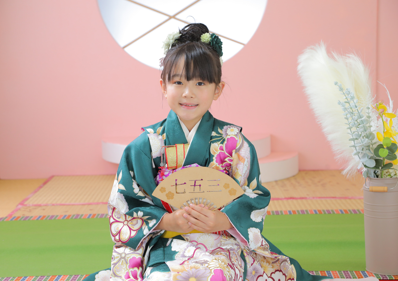 七五三　七歳　和装　着物　モダン　緑色　お団子　かわいい　撮影　写真館　フォトスタジオ　アニーズスタジオ　上越