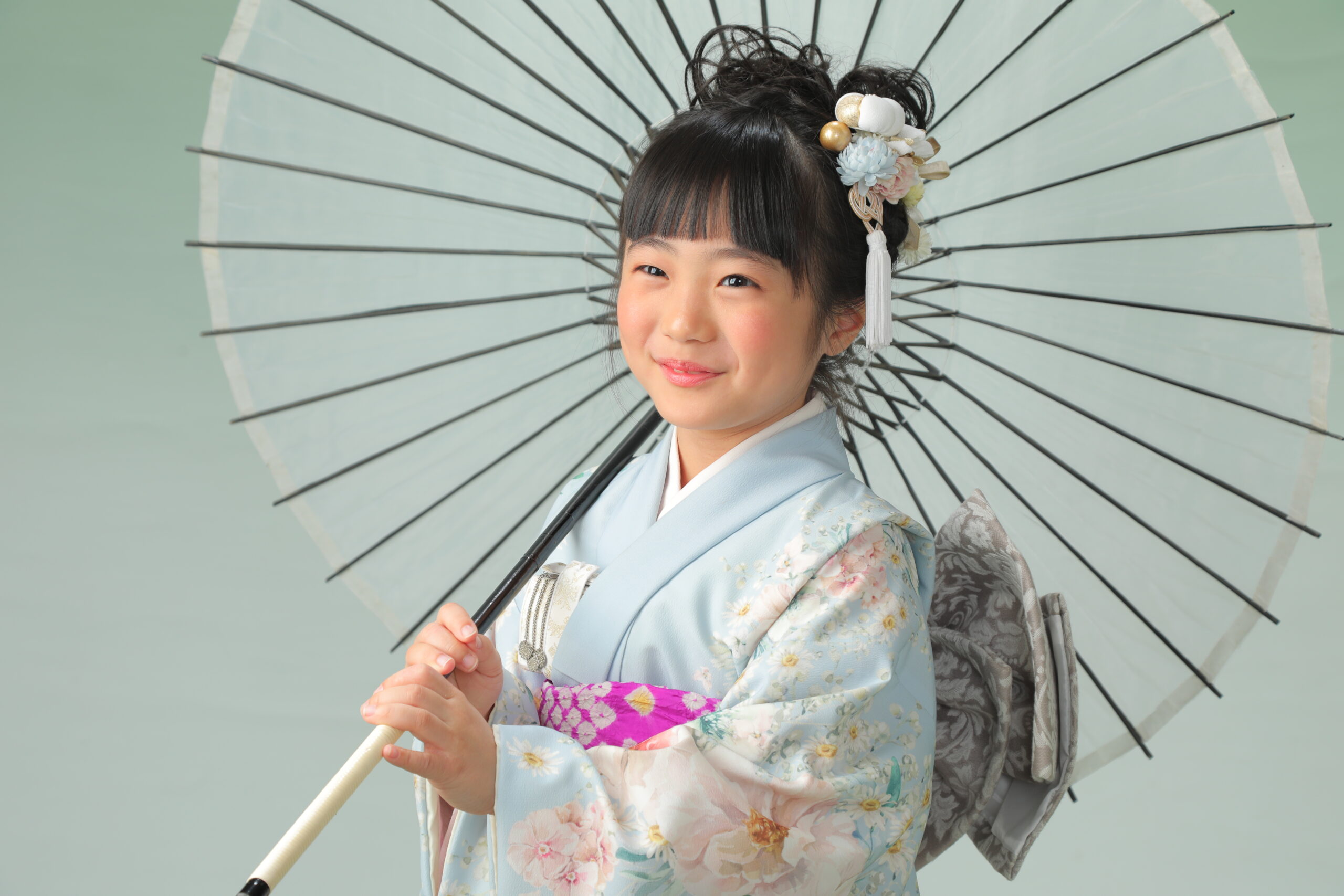 和装　七五三　着物　傘　七歳　可愛い　上越　フォトスタジオ　写真館　アニーズスタジオ